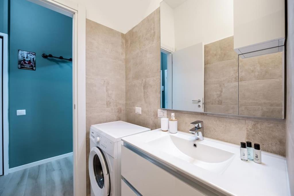 Linate Airport Elegant Suite,tram 1 Minute Away * Milán